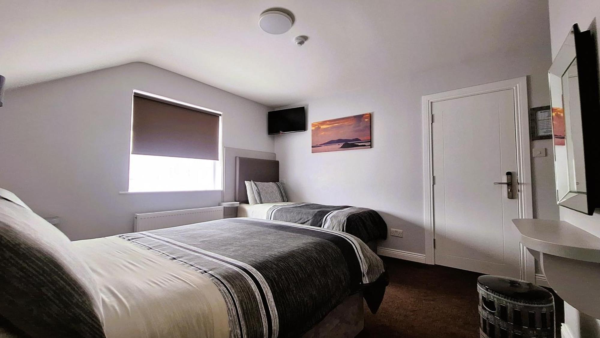 Murphy'S Guesthouse ดิงเกิล ภายนอก รูปภาพ